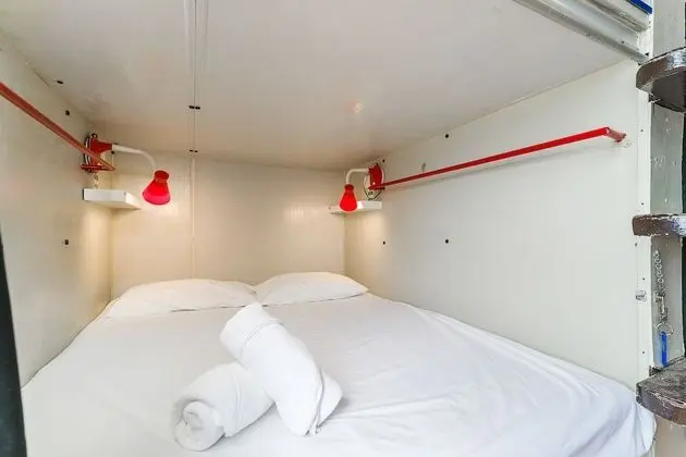 Shared Dormitory (Double-Sized Capsule)