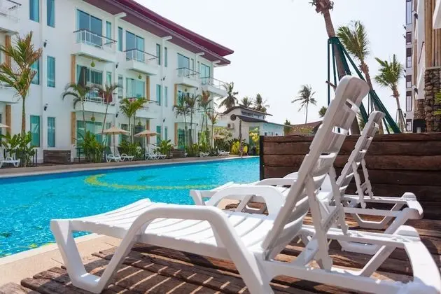 Deluxe Pool Access
