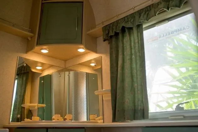 Caravan Medium Size