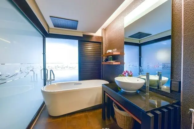 Deluxe Building Seaview