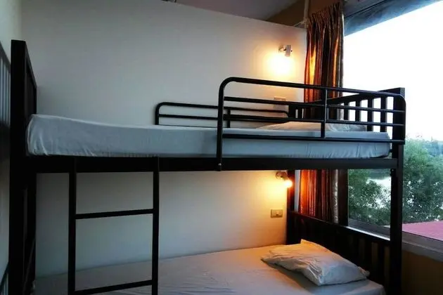 Mixed Dormitory with Shared Bathroom