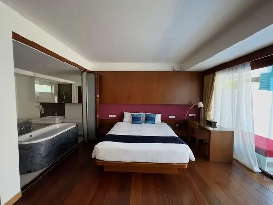 Deluxe Tek Büyük Yataklı Oda, 1 Çift Kişilik Yatak, Havuz Kullanımı, Havuz Manzaralı