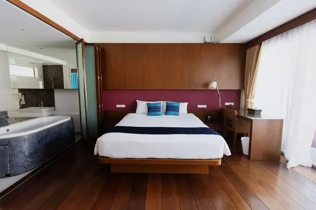 Deluxe Tek Büyük Yataklı Oda, 1 Çift Kişilik Yatak, Havuz Kullanımı, Havuz Manzaralı