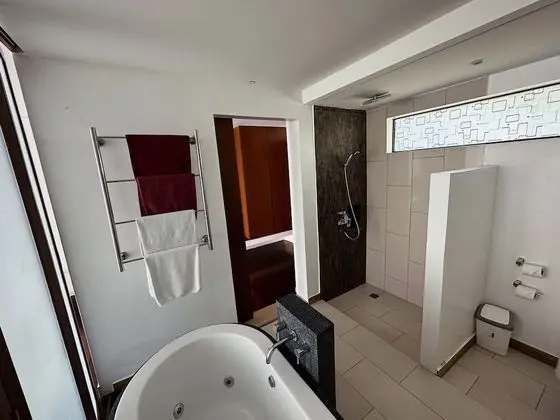 Deluxe Tek Büyük Yataklı Oda, 1 Çift Kişilik Yatak, Havuz Kullanımı, Havuz Manzaralı