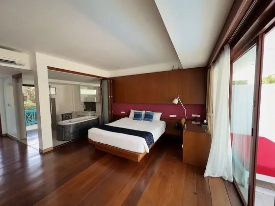 Deluxe Tek Büyük Yataklı Oda, 1 Çift Kişilik Yatak, Kısmi Deniz Manzaralı