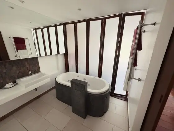 Deluxe Tek Büyük Yataklı Oda, 1 Çift Kişilik Yatak, Kısmi Deniz Manzaralı
