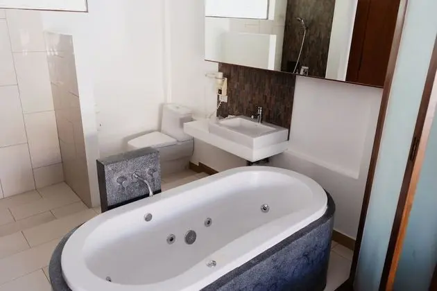Deluxe Tek Büyük Yataklı Oda, 1 Çift Kişilik Yatak, Kısmi Deniz Manzaralı