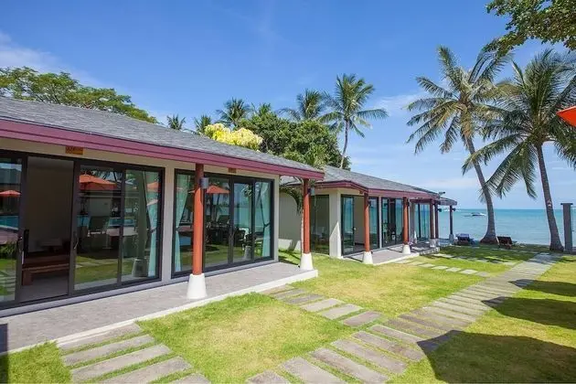 Grand Deluxe Room with Side Sea View