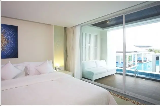 Deluxe Room, Pool Access