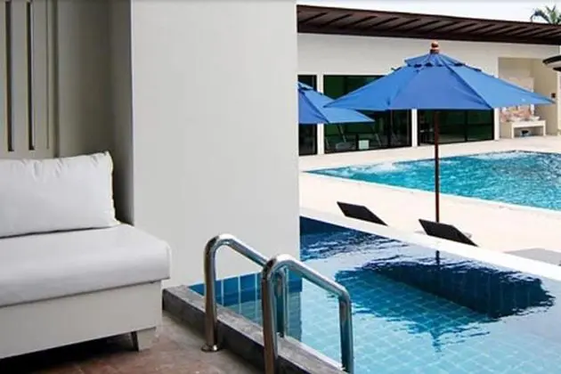 Deluxe Room, Pool Access