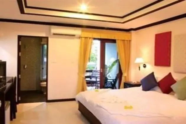 Standart, Bir adet Çift Kişilik Yataklı, Havuz Manzaralı
