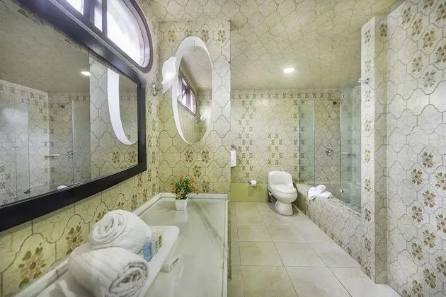 Üç Kişilik Oda, Sigara İçilmez