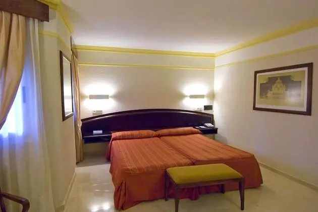 Büyük Yataklı Tek Kişilik Oda