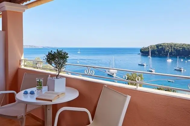 Tek Büyük veya İki Ayrı Yataklı Oda, Deniz Manzaralı