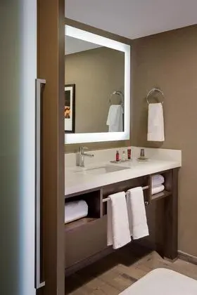 Oda, 2 Çift Kişilik Yatak, Balkon (Hearing Accessible)