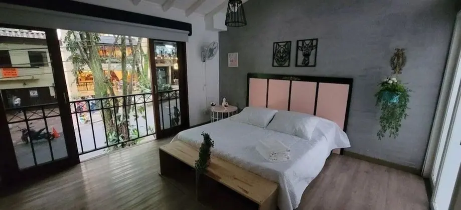 City Tek Büyük Yataklı Oda
