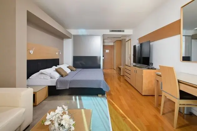 Deluxe Tek Büyük veya İki Ayrı Yataklı Oda, Balkon, Deniz Manzaralı