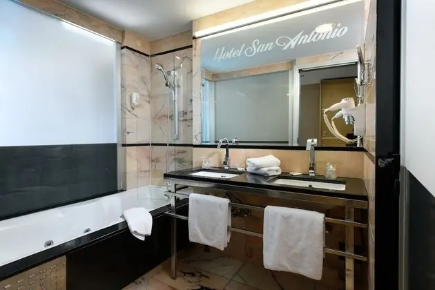 Deluxe Üç Kişilik Oda, Balkon, Deniz Manzaralı