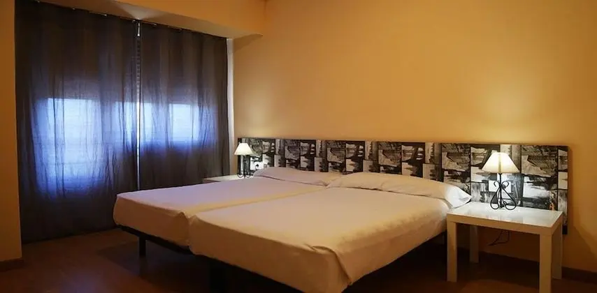 Üç Kişilik Oda