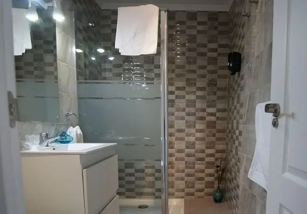 Üç Kişilik Oda