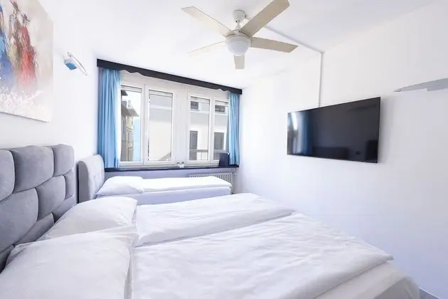 Üç Kişilik Oda, Birden Çok Yatak