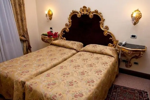 Standard Tek Büyük veya İki Ayrı Yataklı Oda