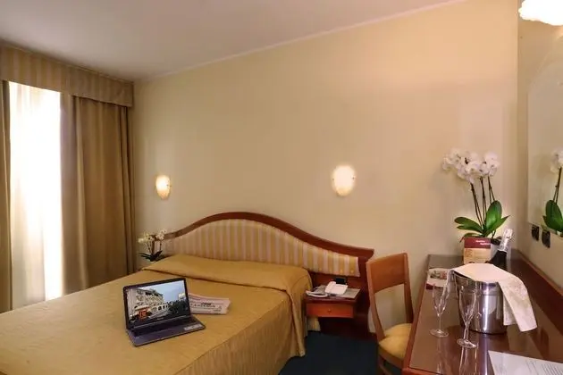 Classic Üç Kişilik Oda