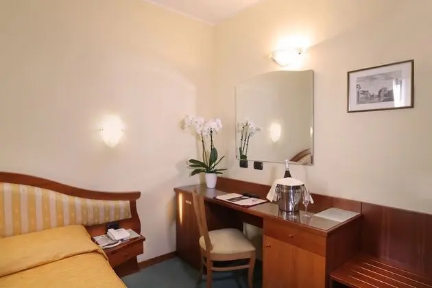 Classic Üç Kişilik Oda