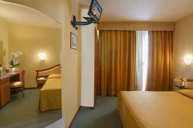 Classic Üç Kişilik Oda