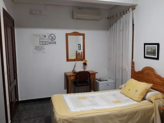 Büyük Yataklı Tek Kişilik Oda