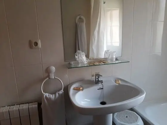 Büyük Yataklı Tek Kişilik Oda