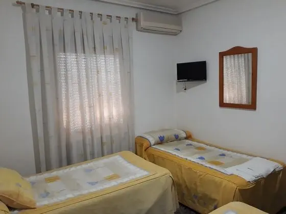 Tek Büyük veya İki Ayrı Yataklı Oda (Extra bed)