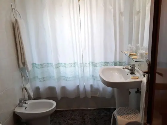 Tek Büyük veya İki Ayrı Yataklı Oda (Extra bed)