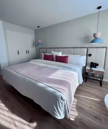 Premium Tek Büyük Yataklı Oda