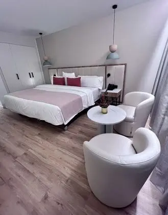 Premium Tek Büyük Yataklı Oda