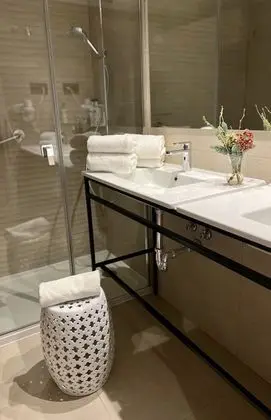 Premium Tek Büyük Yataklı Oda