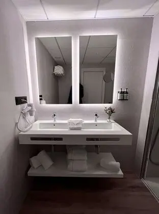 Premium Tek Büyük Yataklı Oda