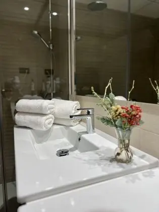 Premium Tek Büyük Yataklı Oda