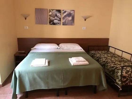 Üç Kişilik Oda