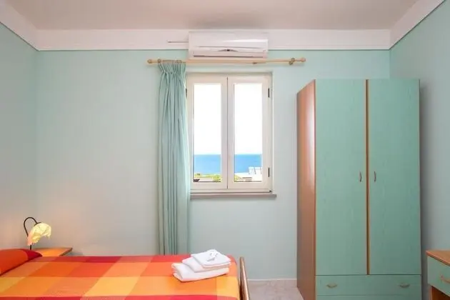 Tek Büyük veya İki Ayrı Yataklı Oda, Deniz Manzaralı