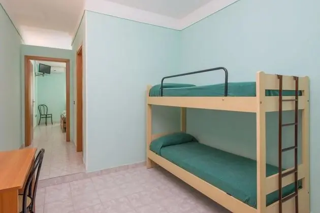Üç Kişilik Oda