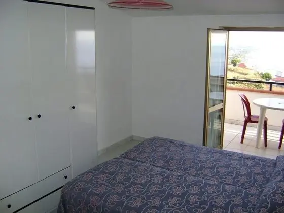 Üç Kişilik Oda, Deniz Manzaralı