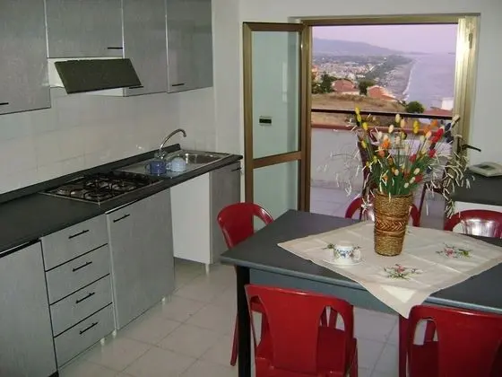 Üç Kişilik Oda, Deniz Manzaralı