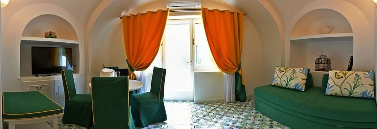 Deluxe Tek Büyük Yataklı Oda, Teras, Bahçe Manzaralı