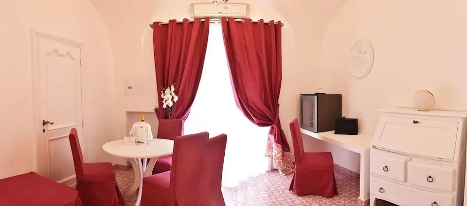 Deluxe Tek Büyük Yataklı Oda, Teras, Bahçe Manzaralı
