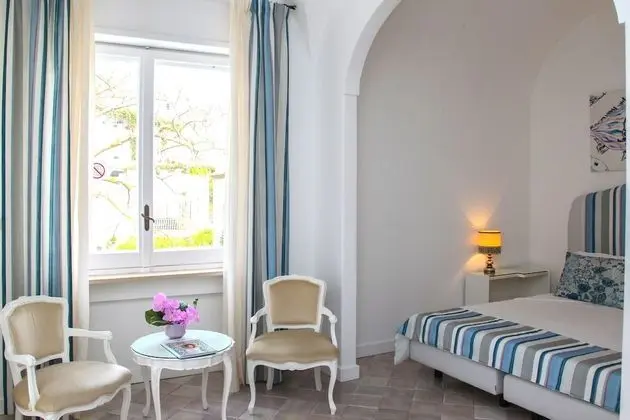 Deluxe Tek Büyük Yataklı Oda, Teras, Bahçe Manzaralı