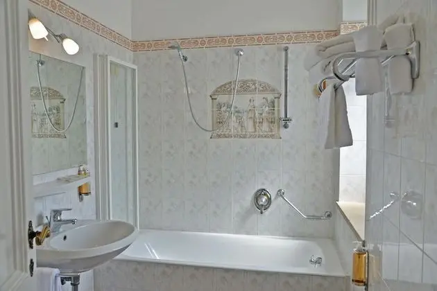 Deluxe Tek Büyük Yataklı Oda, Teras, Bahçe Manzaralı