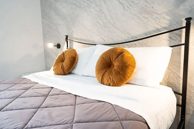 Basic Tek Büyük Yataklı Oda