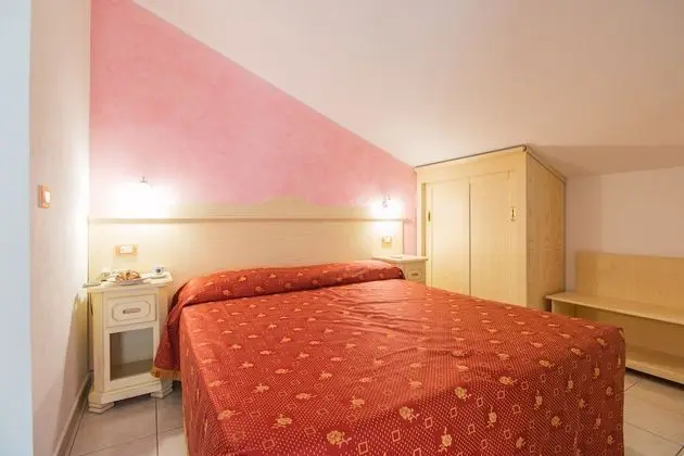 Büyük Yataklı Tek Kişilik Oda