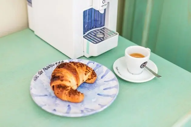 Büyük Yataklı Tek Kişilik Oda